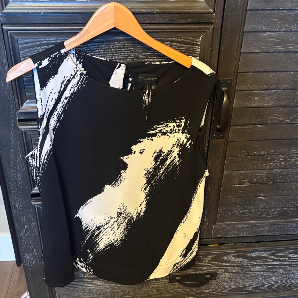 Donna Karan Black and White Abstract Sleeveless Blouse